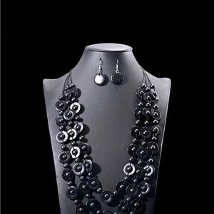 Bohemian ethnic style multilayer rice beads.